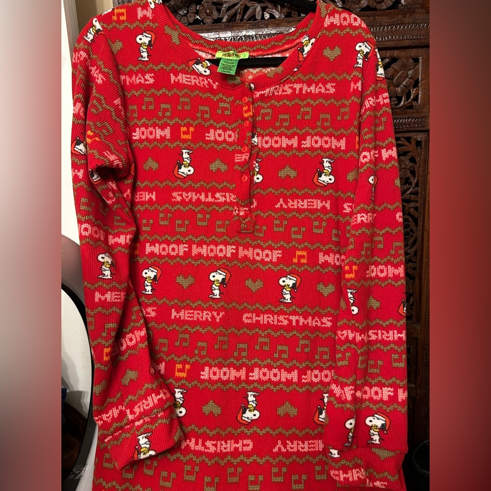 Peanuts Snoopy Christmas one-piece pajama or onesie red size XL.